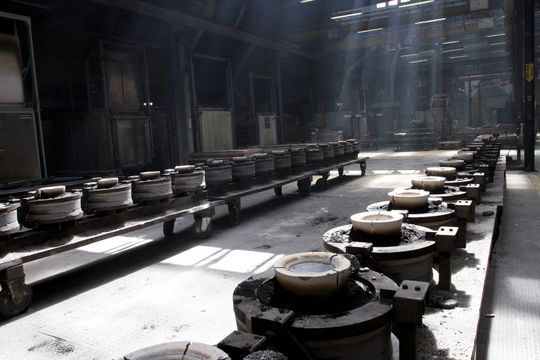 Frische gegossene Formen zum Abkühlen aufgereiht. (Bild: Anne Richter, SMM) Frische gegossene Formen zum Abkühlen aufgereiht. (Bild: Anne Richter, SMM)