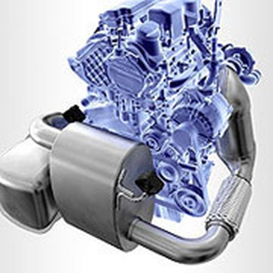 Bei der Kompakt-Abgasanlage für Frontmotoren sind alle Funktionseinheiten sind im Motorraum untergebracht. Bei der Kompakt-Abgasanlage für Frontmotoren sind alle Funktionseinheiten sind im Motorraum untergebracht.