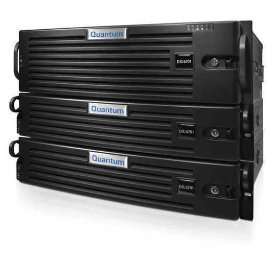 Quantums Deduplizierungs-Appliance DXi6701 bietet ab Werk acht Terabyte Kapazität. Über sogenannte Expansions lässt sich dass Gerät in Acht-Terabyte-Schritten auf bis zu maximal 80 Terabyte ausbauen. Quantums Deduplizierungs-Appliance DXi6701 bietet ab Werk acht Terabyte Kapazität. Über sogenannte Expansions lässt sich dass Gerät in Acht-Terabyte-Schritten auf bis zu maximal 80 Terabyte ausbauen.