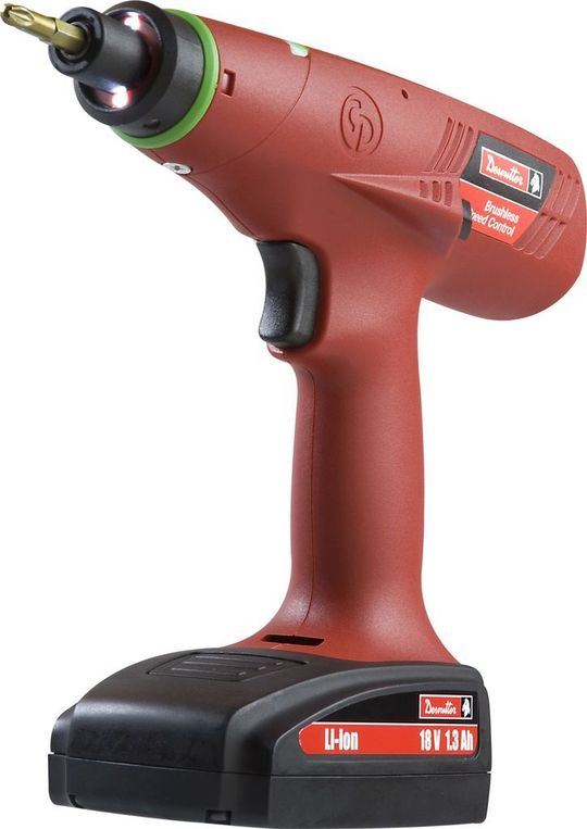 Bei den Akkuschraubern der E-LIT-Reihe lässt sich optional die Drehzahl verändern. Dies geschieht über ein Modul, das hinten an den Akku gesteckt wird. (Bild: Desoutter)