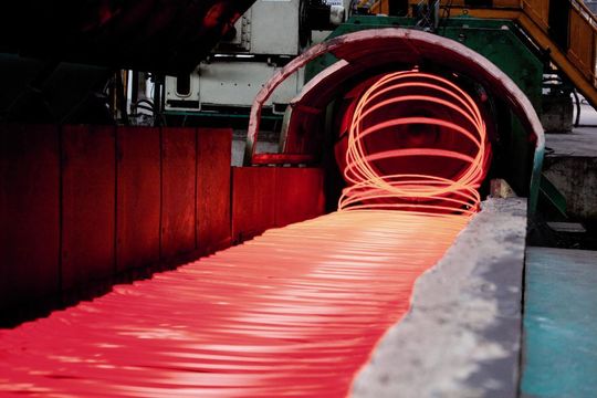 Arcelor-Mittal hat bereits den fünften Modernisierungsauftrag an SMS Meer für die im Jahr 1969 gelieferte Drahtstraße erteilt. (Bild: Arcelor-Mittal) Arcelor-Mittal hat bereits den fünften Modernisierungsauftrag an SMS Meer für die im Jahr 1969 gelieferte Drahtstraße erteilt. (Bild: Arcelor-Mittal)