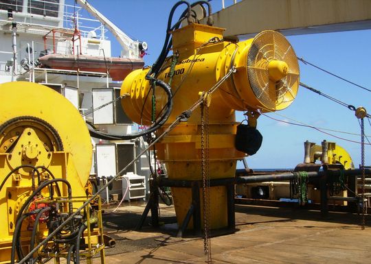 Wichita arbeitete bei der Konstruktion der Unterwasserturbine eng Rotech zusammen. Rotech hat bereits ähnliche Lösungen gebaut, wie das Modell T8000, hier bei Routinereparaturen. (Bild: Altra)