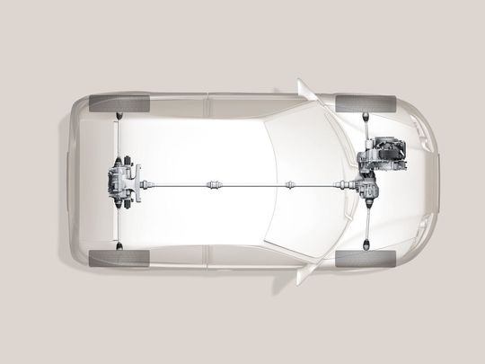 Allradfahrzeuge mit Front-Quer-Antrieb wie dem neuen 9-Gang-Automatgetriebe (9HP) von ZF eignen sich hervorragend für ein abkoppelbares Allradsystem: Im 2WD-Frontbetrieb kommt der gesamte Allradantriebsstrang zum Stillstand – vom Winkeltrieb, über die Kardanwelle bis hin zum Hinterachsgetriebe. (Bild: ZF)