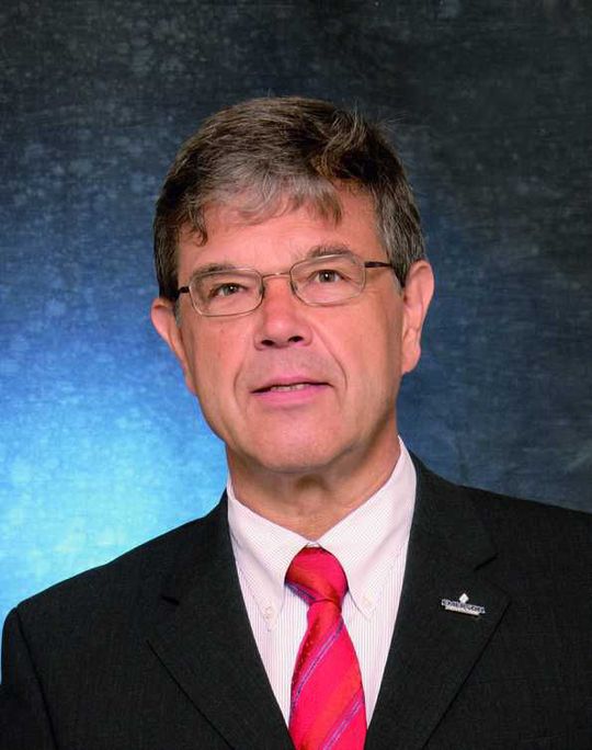 Peter Koch kennt sich mit Kennzahlen für die energie-effiziente Steuerung des Rechenzentrumsbetriebs aus. Peter Koch kennt sich mit Kennzahlen für die energie-effiziente Steuerung des Rechenzentrumsbetriebs aus.