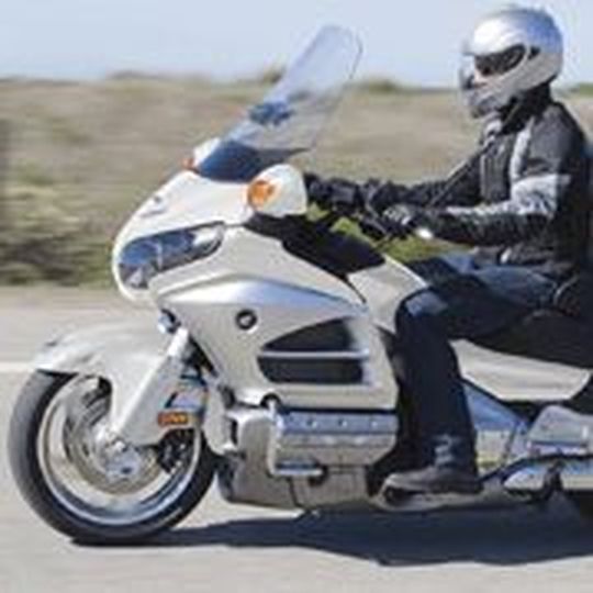 Die neue Honda Gold Wing bietet selbstverständlich wieder hohen Langstreckenkomfort. Die neue Honda Gold Wing bietet selbstverständlich wieder hohen Langstreckenkomfort.