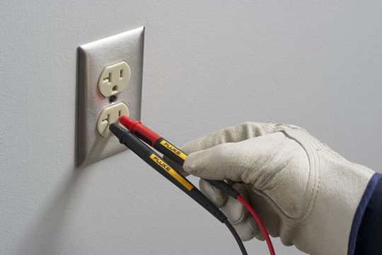 Die Messleitungen TL 175 TwistGuard von Fluke haben einen manuell einstellbaren Messspitzenschutz für veränderliche Messsituationen Die Messleitungen TL 175 TwistGuard von Fluke haben einen manuell einstellbaren Messspitzenschutz für veränderliche Messsituationen