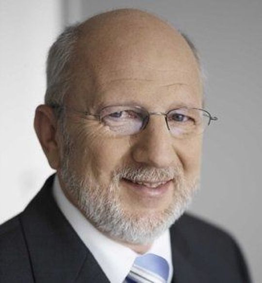 Abschied von Evonik: Ralf Blauth geht zum 31. August 2011 in den Ruhestand. (Bild: Evonik Industries) Abschied von Evonik: Ralf Blauth geht zum 31. August 2011 in den Ruhestand. (Bild: Evonik Industries)