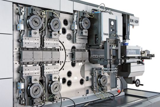 Eine transparente, nicht schmierende und rückstandslos entfernbare Oberflächenveredelung schützt bis zu 2 m x 1 m große Maschinenkomponenten bei Transport und Lagerung vor Korrosion. Entwicklungsbasis war die Nanotechnologie. (Bild: Bihler) Eine transparente, nicht schmierende und rückstandslos entfernbare Oberflächenveredelung schützt bis zu 2 m x 1 m große Maschinenkomponenten bei Transport und Lagerung vor Korrosion. Entwicklungsbasis war die Nanotechnologie. (Bild: Bihler)