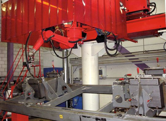 Der Zehn-Achsen-Schweissroboter bei Patric métal SA. (Bild: MSM)