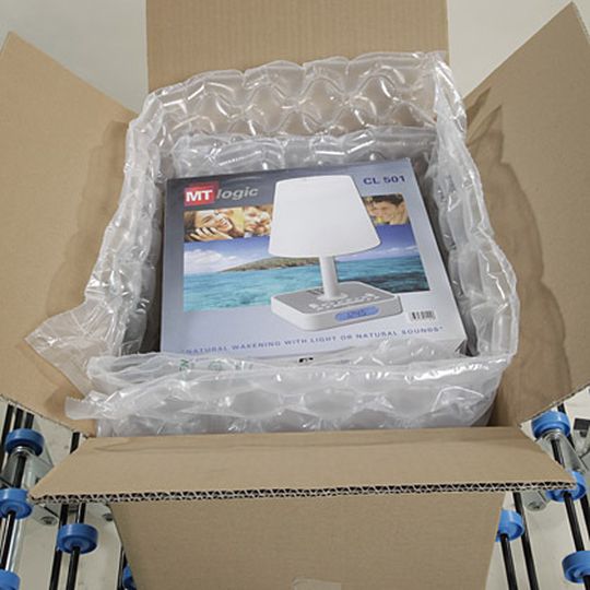 Die kompakte Luftkissenfolie ist im aufgeblasenen Zustand 670 mm breit. Bild: FP International Die kompakte Luftkissenfolie ist im aufgeblasenen Zustand 670 mm breit. Bild: FP International