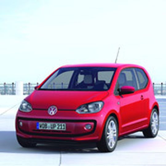 VW Up - ab Dezember im Handel: Angetrieben wird der 3,54 kurze Viersitzer von einem 1,0-Liter-Dreizylinder-Benzinmotor mit 44 kW/60 PS bzw. 55 kW/ 75 PS. Der Elektro-Up soll 2013 folgen. VW Up - ab Dezember im Handel: Angetrieben wird der 3,54 kurze Viersitzer von einem 1,0-Liter-Dreizylinder-Benzinmotor mit 44 kW/60 PS bzw. 55 kW/ 75 PS. Der Elektro-Up soll 2013 folgen.