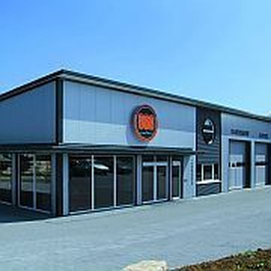 Das Unternehmen Haltec baute den Kfz-Betrieb im US-Retro-Design. Das Unternehmen Haltec baute den Kfz-Betrieb im US-Retro-Design.