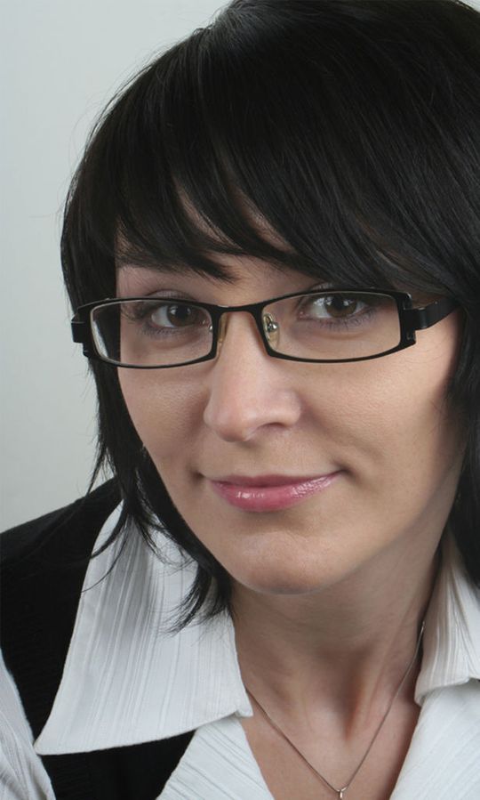 Anna Seel, Marketing und PR-Managerin der IAS GmbH Anna Seel, Marketing und PR-Managerin der IAS GmbH