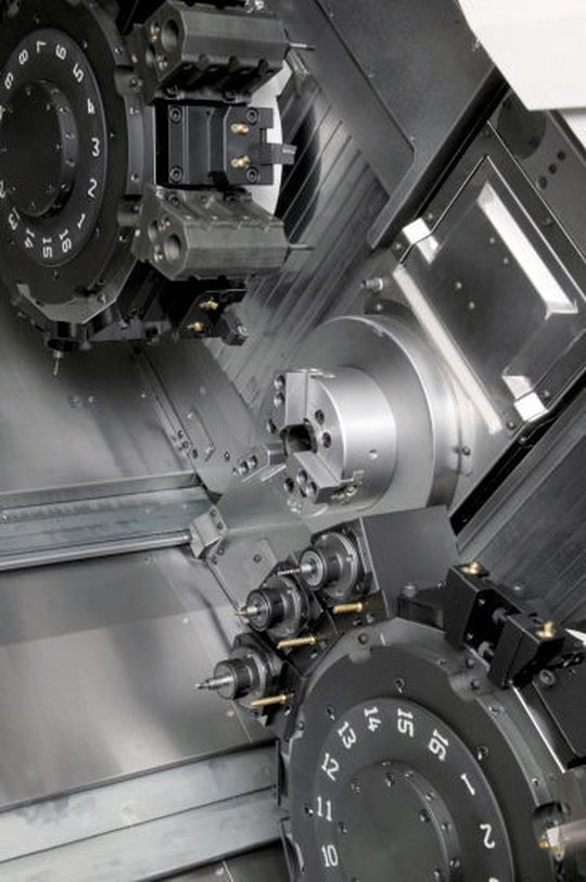 La contre-broche et les nombreux outils disposés sur deux tourelles revolver. (Image: Okuma) La contre-broche et les nombreux outils disposés sur deux tourelles revolver. (Image: Okuma)