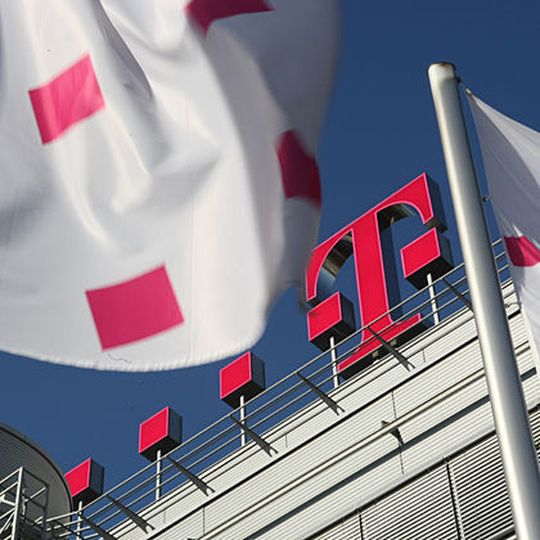 Die Telekom schreibt ihre Logistikdienstleistungen neu aus. Das sorgt für Unruhe bei der Deutschen Post DHL, schreiben Medien. Bild: Telekom Die Telekom schreibt ihre Logistikdienstleistungen neu aus. Das sorgt für Unruhe bei der Deutschen Post DHL, schreiben Medien. Bild: Telekom