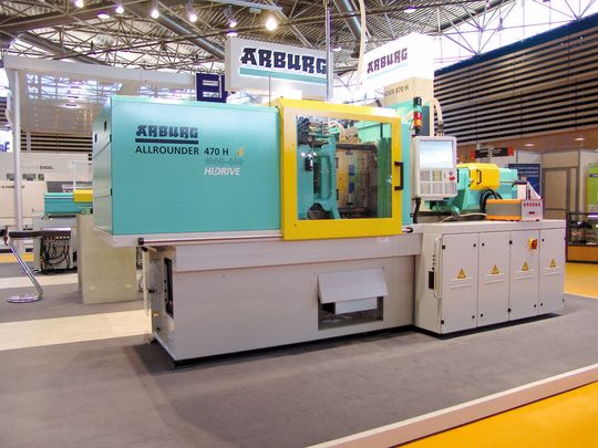 La presse Allrounder 470 H 1000-800 «hybride» d'Arburg produit des corps de seringues pour le secteur médical, en un temps de cycle de 6 secondes. (Image: Alain Moquard) La presse Allrounder 470 H 1000-800 «hybride» d'Arburg produit des corps de seringues pour le secteur médical, en un temps de cycle de 6 secondes. (Image: Alain Moquard)