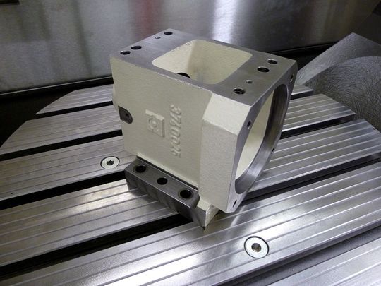 Bild 1: Typischer Werkstückmix im Maschinenbau: Kupplungsgehäuse... (Bild: Hedelius) Bild 1: Typischer Werkstückmix im Maschinenbau: Kupplungsgehäuse... (Bild: Hedelius)