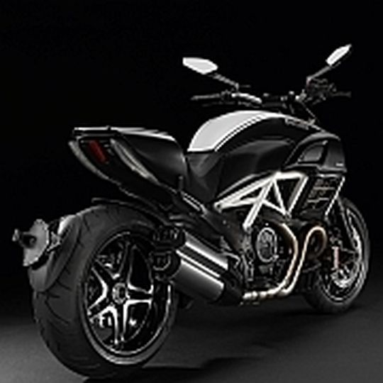 Noch edler und sicher auch teurer: Ducati Diavel in AMG-Edition. Noch edler und sicher auch teurer: Ducati Diavel in AMG-Edition.