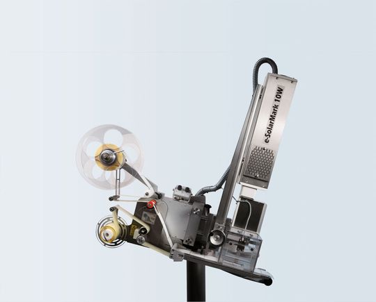 Der Alpha-Laser eignet sich besonders für die Big-Bag-Etikettierung in staubigen Umfeldern. (Bild: Bluhm Systeme) Der Alpha-Laser eignet sich besonders für die Big-Bag-Etikettierung in staubigen Umfeldern. (Bild: Bluhm Systeme)