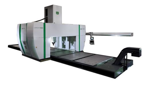 Die Uniport 7000 ist eine Grossmaschine in Gantry-Bauweise und möglicherweise die grösste ausgestellte Maschine auf der EMO. Ein Anwenderbericht bei Stadler Rail hierzu in SMM 16/2011 oder unter www.smm.ch, Stichwort «Unisign». (Bild: Unisign)