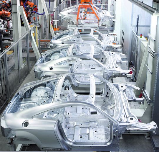 Die Herstellung qualitativ hochwertiger Produkte erfordert neue und effiziente Verfahren. Davon ist auch die Umformtechnik stark berührt. (Bild: Audi) Die Herstellung qualitativ hochwertiger Produkte erfordert neue und effiziente Verfahren. Davon ist auch die Umformtechnik stark berührt. (Bild: Audi)