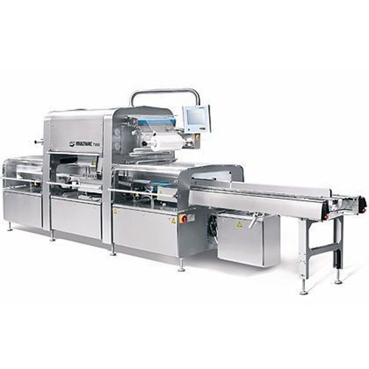 Der Leistungsbereich des zweispurigen Traysealers Multivac T 850 liegt bei circa 80 bis 100 Packungen pro Minute. Die Maschine ist vollständig in eine Verpackungslinie integrierbar. Bild: Multivac Der Leistungsbereich des zweispurigen Traysealers Multivac T 850 liegt bei circa 80 bis 100 Packungen pro Minute. Die Maschine ist vollständig in eine Verpackungslinie integrierbar. Bild: Multivac