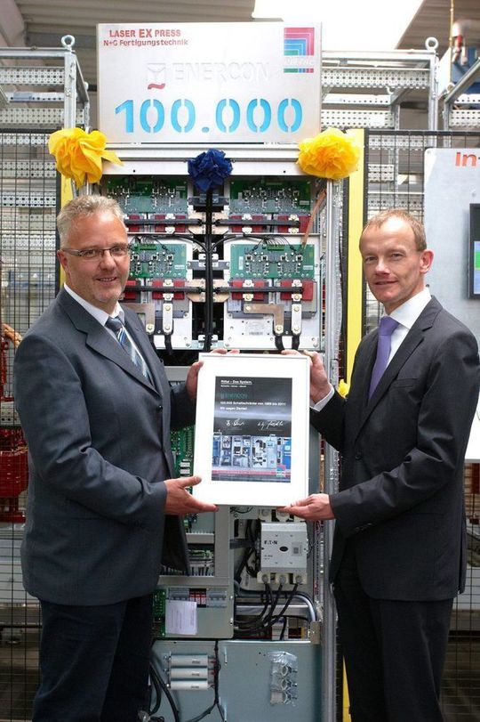 Eine starke Partnerschaft verbindet Enercon und Rittal: Bernd Neundlinger (li.), Geschäftsführer der Enercon Tochter Elektric Schaltanlagenfertigung, und Bernd Eckel (re.), Geschäftsführer Vertrieb bei Rittal. Eine starke Partnerschaft verbindet Enercon und Rittal: Bernd Neundlinger (li.), Geschäftsführer der Enercon Tochter Elektric Schaltanlagenfertigung, und Bernd Eckel (re.), Geschäftsführer Vertrieb bei Rittal.