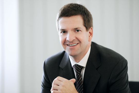 Kai-Otto Landwehr ist Vorsitzender der Geschäftsführung der Siemens Finance & Leasing GmbH. Kai-Otto Landwehr ist Vorsitzender der Geschäftsführung der Siemens Finance & Leasing GmbH.