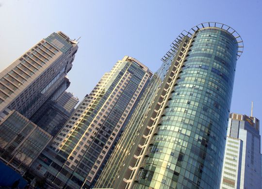 Stark automatisierte Gebäude verbrauchen nur halb so viel Energie wie Gebäude ohne Automation, wie eine Studie im Auftrag des ZVEI zeigt. (Bild: Siemens)