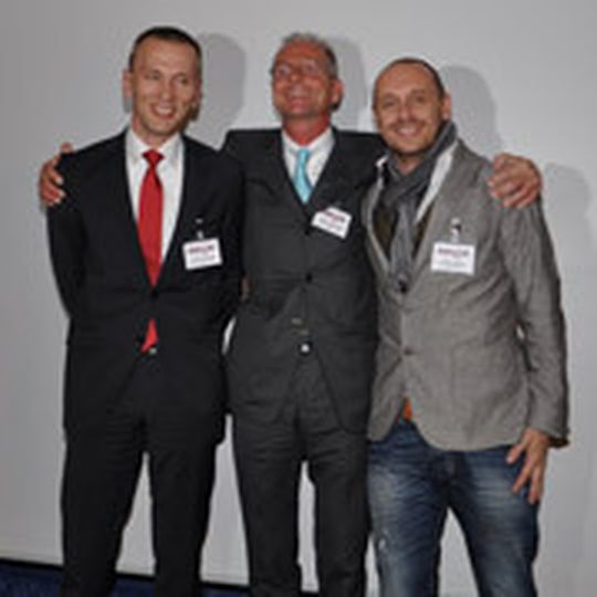 Glückliche Sieger: Der ISA 2011 ging an das Autohaus Walkenhorst aus Melle. Glückliche Sieger: Der ISA 2011 ging an das Autohaus Walkenhorst aus Melle.