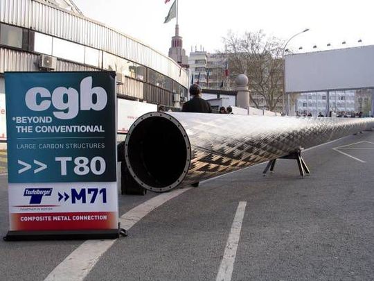 Ein 42 m langes geflochtenes Rohr präsentiert CGB auf der Messe Composites Europe 2011. (Bild: CGB)