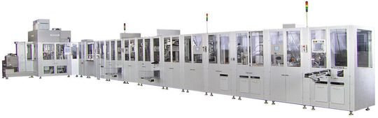 Die modulare, vollautomatische Anlage MM 360 von Weckerle in Weilheim bietet alles zur Produktion von Lippenstiften oder Lippenpflegebalsam. (Bild: Weckerle)