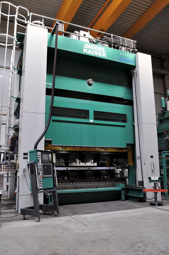 Mit dem Einstieg in die Servopressentechnik durch den Kauf einer 630-t-Presse von Andritz Kaiser verspricht sich die Stanzerei Flammsyscomp vor allem eine deutlich höhere Flexibilität. Bild: Siemens Mit dem Einstieg in die Servopressentechnik durch den Kauf einer 630-t-Presse von Andritz Kaiser verspricht sich die Stanzerei Flammsyscomp vor allem eine deutlich höhere Flexibilität. Bild: Siemens