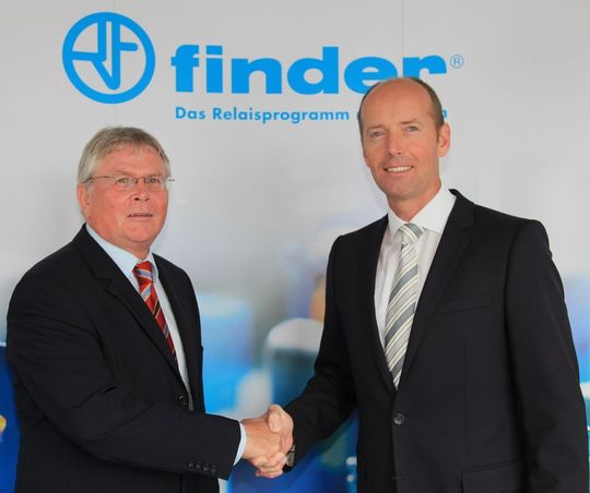 Der scheidende (Helmut Rosenmann, links) und der neue Prokurist und Leiter Marketing/Vertrieb (Berthold Schlechtriemen-Proske). (Bild: Finder)