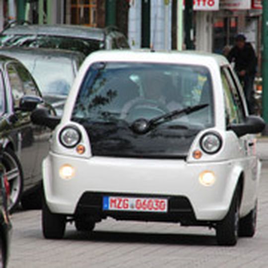 Vor allem für die Stadt: Das französische Elektro-City-Auto Mia feierte auf der Frankfurter IAA seinen offiziellen Roll-Out. Vor allem für die Stadt: Das französische Elektro-City-Auto Mia feierte auf der Frankfurter IAA seinen offiziellen Roll-Out.