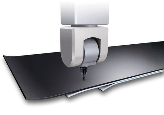 Der Bohrer durchdringt problemlos mehrere Lagen eines Verbundwerkstoffs. (Bild 1: Sandvik Tooling Deutschland GmbH)