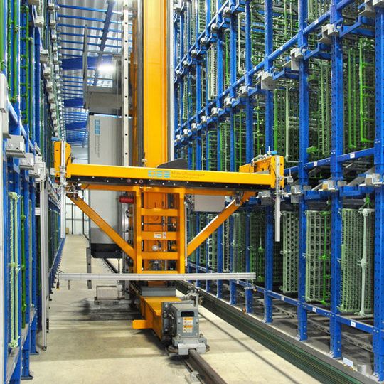 Das neue Lager bei BIA umfasst 396 Stellplätze für Ladungsträger mit bis zu fünf Galvanogestellen pro Warenfenster. Bild: BSS Bohnenberg Das neue Lager bei BIA umfasst 396 Stellplätze für Ladungsträger mit bis zu fünf Galvanogestellen pro Warenfenster. Bild: BSS Bohnenberg