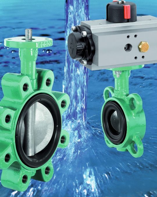 1. Zustandsüberwachung an Ventilen: Mit elektro-pneumatischen Stellungsreglern lassen sich Ventile in Durchflussleitungen optimal regeln. Vor allem bei schnellen Prozessen in chemischen und petrochemischen Verfahren werden Störgrößen wesentlich rascher ausgeregelt, wodurch Prozessanlagen mit weniger Primärenergie eine größere Produktmenge liefern. Über akustische Sensoren können undichte Ventile entdeckt und ein schleichender Produktverlust verhindert werden. Würde bei einem Fackelventil mit Nennweite DN 150 und einem Vordruck von 20 bar durch Verschleiß unbemerkt eine Leckage von drei Prozent – entsprechend einem Leckverlust von 800 kg/h – auftreten, entstünden Produktverluste von bis zu 10000 Euro pro Tag. Darüber hinaus verbrauchen moderne Stellungsregler im Gegensatz zu klassischen Geräten nur ein Zehntel an Instrumentenluft, was den Hilfsenergieverbrauch in den Anlagen deutlich reduziert. 1. Zustandsüberwachung an Ventilen: Mit elektro-pneumatischen Stellungsreglern lassen sich Ventile in Durchflussleitungen optimal regeln. Vor allem bei schnellen Prozessen in chemischen und petrochemischen Verfahren werden Störgrößen wesentlich rascher ausgeregelt, wodurch Prozessanlagen mit weniger Primärenergie eine größere Produktmenge liefern. Über akustische Sensoren können undichte Ventile entdeckt und ein schleichender Produktverlust verhindert werden. Würde bei einem Fackelventil mit Nennweite DN 150 und einem Vordruck von 20 bar durch Verschleiß unbemerkt eine Leckage von drei Prozent – entsprechend einem Leckverlust von 800 kg/h – auftreten, entstünden Produktverluste von bis zu 10000 Euro pro Tag. Darüber hinaus verbrauchen moderne Stellungsregler im Gegensatz zu klassischen Geräten nur ein Zehntel an Instrumentenluft, was den Hilfsenergieverbrauch in den Anlagen deutlich reduziert.