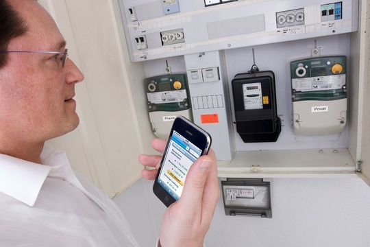 Energieversorger und Messstellenbetreiber können die Hard- und Software zum monatlichen Festpreis mieten Energieversorger und Messstellenbetreiber können die Hard- und Software zum monatlichen Festpreis mieten