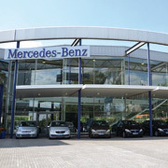 Das Mercedes-Center Recklinghausen der Lueg AG ist dank einer klaren Strategie seit zwei Jahren wieder im Aufwind. Das Mercedes-Center Recklinghausen der Lueg AG ist dank einer klaren Strategie seit zwei Jahren wieder im Aufwind.