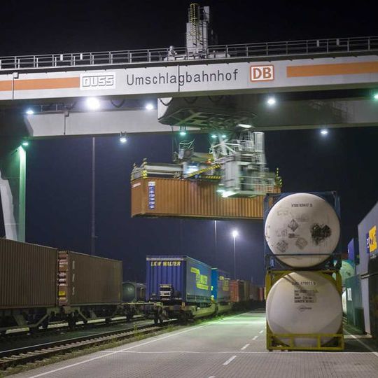 Von Leipzig aus gehen etwa 8000 verschiedene Bauteile aus Zulieferwerken von BMW auf ihre Reise nach Shenyang im Nordosten Chinas. Bild: DB Schenker Von Leipzig aus gehen etwa 8000 verschiedene Bauteile aus Zulieferwerken von BMW auf ihre Reise nach Shenyang im Nordosten Chinas. Bild: DB Schenker