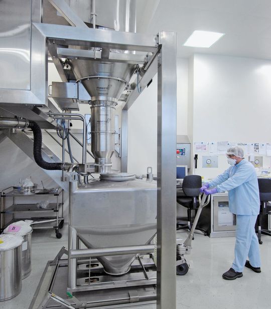 In der Anlage werden Agglomerate und Klumpen schonend aufgelöst und auf die voreingestellte Partikelgrösse zerkleinert. (Frewitt)