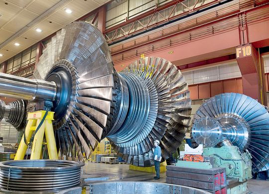Combiné avec une turbine à vapeur, la centrale Siemens affiche un rendement étonnant de plus de 60%. (Image: Siemens) Combiné avec une turbine à vapeur, la centrale Siemens affiche un rendement étonnant de plus de 60%. (Image: Siemens)