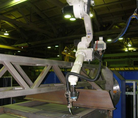 Auch bei hohen Schweißgeschwindigkeiten liefert der V6L eine auffallend konstante Bahngenauigkeit. (Bild: OTC Daihen Europe) Auch bei hohen Schweißgeschwindigkeiten liefert der V6L eine auffallend konstante Bahngenauigkeit. (Bild: OTC Daihen Europe)