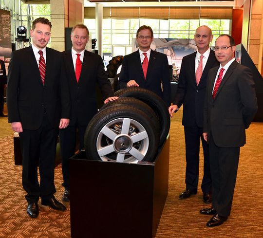 In the run-up to Lanxess’' Automotive Day Brazil, Jens Hendrik Fischer, General Manager Americas Semi-Crystalline Products business unit, Günther Weymans, Head of Technical Rubber Products business unit, Axel C. Heitmann, Chairman of the Board of Lanxess, Anno Borkowsky, Head of Rhein Chemie business unit, and Marcelo Lacerda, Country Representative Brazil, presented the group's new investments in Brazil at a press conference (left to right). (Picture: Lanxess) In the run-up to Lanxess’' Automotive Day Brazil, Jens Hendrik Fischer, General Manager Americas Semi-Crystalline Products business unit, Günther Weymans, Head of Technical Rubber Products business unit, Axel C. Heitmann, Chairman of the Board of Lanxess, Anno Borkowsky, Head of Rhein Chemie business unit, and Marcelo Lacerda, Country Representative Brazil, presented the group's new investments in Brazil at a press conference (left to right). (Picture: Lanxess)