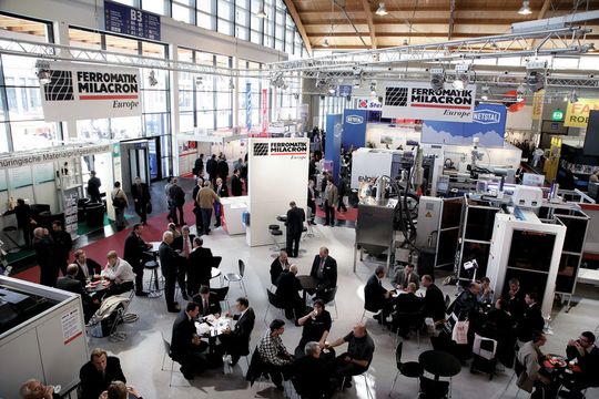 Fakuma 2009 – auch auf der letzten Fakuma interessierten sich zahlreiche Besucher für die Neuheiten aus dem Hause Ferromatik Milacron. (Bild: Munich Expo) Fakuma 2009 – auch auf der letzten Fakuma interessierten sich zahlreiche Besucher für die Neuheiten aus dem Hause Ferromatik Milacron. (Bild: Munich Expo)