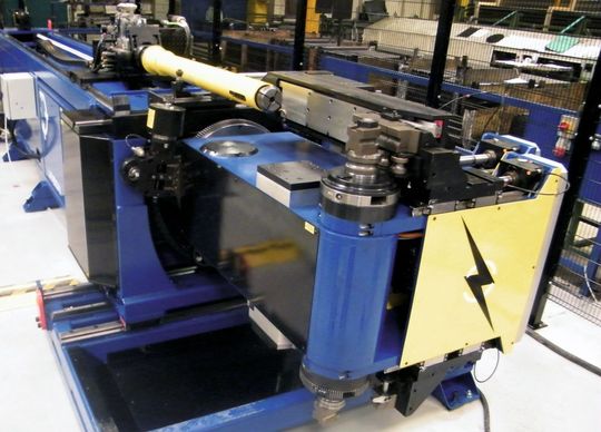 Die Rotationskopf-Rohrbiegemaschine fertigt komplexe Rohre automatisch in nur einem Zyklus. (Bild: Unison) Die Rotationskopf-Rohrbiegemaschine fertigt komplexe Rohre automatisch in nur einem Zyklus. (Bild: Unison)