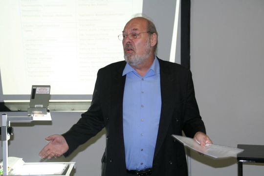 "Die meisten Landwirte wissen nicht um den Sinn von Züchtung, da ist dann jede Biotechnologie erst einmal überflüssig", sagt Udo Pollmer. (Bild: LABORPRAXIS) "Die meisten Landwirte wissen nicht um den Sinn von Züchtung, da ist dann jede Biotechnologie erst einmal überflüssig", sagt Udo Pollmer. (Bild: LABORPRAXIS)