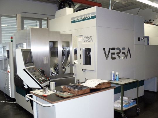 Die Picomax 825 Versa für die mannlose Schicht ist mit einer automatischen Werkstückbeschickung ausgestattet. (Bild: Rigo) Die Picomax 825 Versa für die mannlose Schicht ist mit einer automatischen Werkstückbeschickung ausgestattet. (Bild: Rigo)