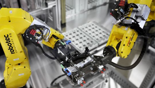 Opérations complexes lors de l’injection de pièces en plastique, ce sont là des opérations typiques d’automatisation avec un robot de marque Fanuc. Des robots dopés par l'engineering de Robotec Solutions AG. (Image Fanuc et Robotec Solutions AG) Opérations complexes lors de l’injection de pièces en plastique, ce sont là des opérations typiques d’automatisation avec un robot de marque Fanuc. Des robots dopés par l'engineering de Robotec Solutions AG. (Image Fanuc et Robotec Solutions AG)
